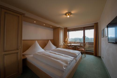 Postel nebo postele na pokoji v ubytování Hotel St. Ulrich Garni