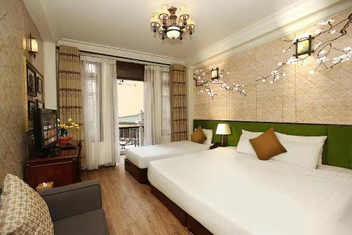 Postel nebo postele na pokoji v ubytování Hanoi Gia Thịnh Hotel & Travel