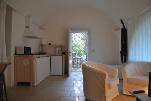 A kitchen or kitchenette at Masseria Frassaniti