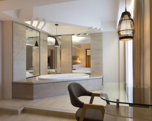 Ένα μπάνιο στο Fairfield by Marriott Bali Legian