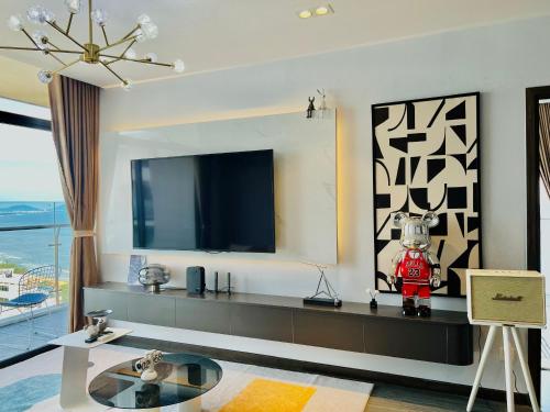 Televisyen dan/atau pusat hiburan di CSJ TOWER - CSJ Apartment 5 Stars Vung Tau City - Căn Hộ CSJ 5 Sao View Biển Vũng Tàu - MINH TOẢN's Homestay