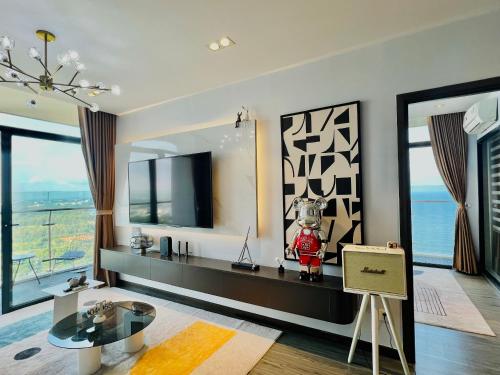 Televisyen dan/atau pusat hiburan di CSJ TOWER - CSJ Apartment 5 Stars Vung Tau City - Căn Hộ CSJ 5 Sao View Biển Vũng Tàu - MINH TOẢN's Homestay