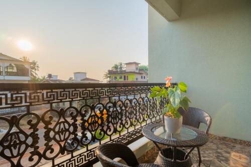 a patio with a table and chairs on a balcony at ELIVAAS Kamerios Maris 1BHK Apartment with Jacuzzi in Goa