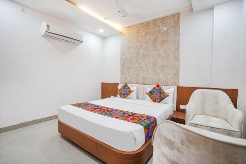 Postel nebo postele na pokoji v ubytování FabHotel Prime Jashan Paradise