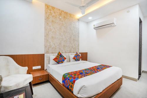 Postel nebo postele na pokoji v ubytování FabHotel Prime Jashan Paradise