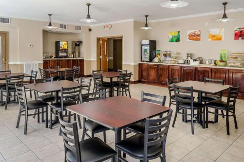 Restaurant ou autre lieu de restauration dans l'établissement Quality Inn Gulf Shores Airport