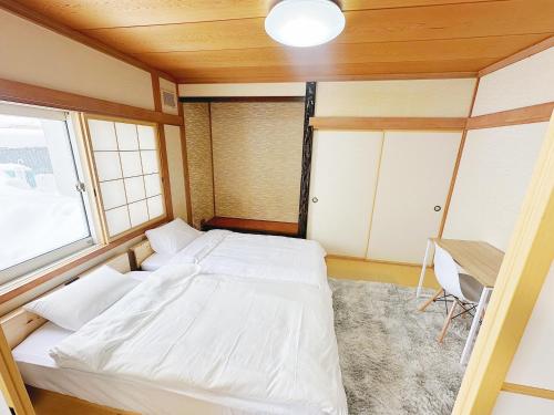 Postel nebo postele na pokoji v ubytování Yotei View House