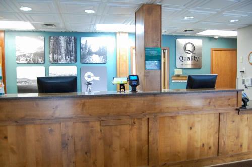 a bar in a dental office with a counter at Quality Inn Homestead Park in Billings