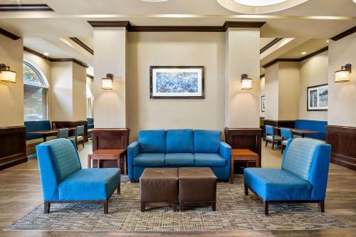 Posezení v ubytování Comfort Suites Frisco