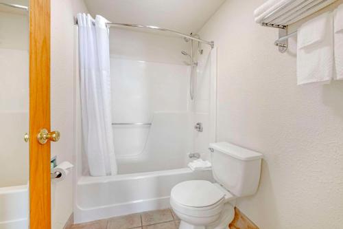 a bathroom with a toilet and a bath tub at Quality Inn Ashland - Lake Superior in Ashland