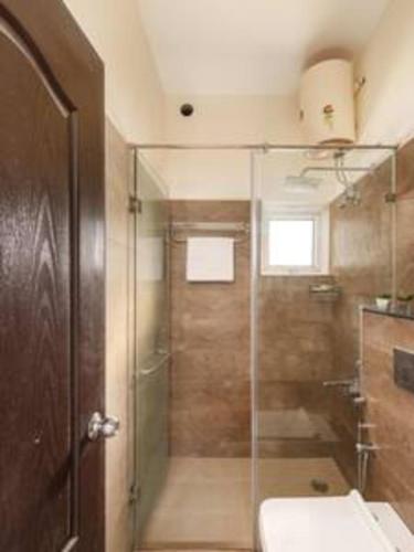 Ванная комната в The JhilMil Paradise 6 BHK Villa 3 Pvt Pool Pvt lawn