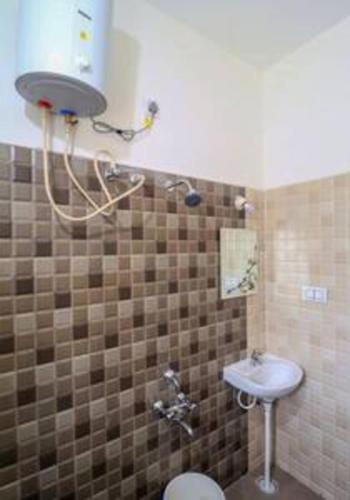 Ванная комната в The JhilMil Paradise 6 BHK Villa 3 Pvt Pool Pvt lawn