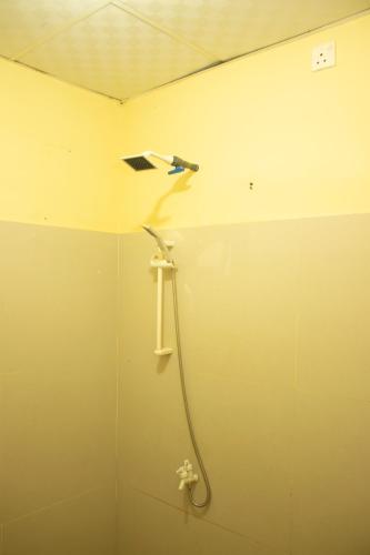 a shower with a shower head in a bathroom at Leon Lakeside Hotel - Kataragama in Gotamegama
