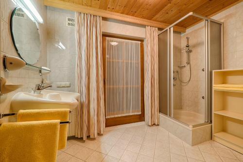 a bathroom with a sink and a shower and a toilet at Ferienhaus Grabenhäusl in Grossarl