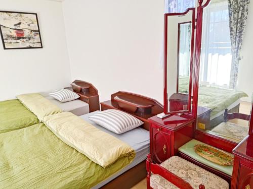 a room with two beds and a mirror at 家族連れ等に最適な新築つくばガーデンハウス一棟貸切 in Tsukuba