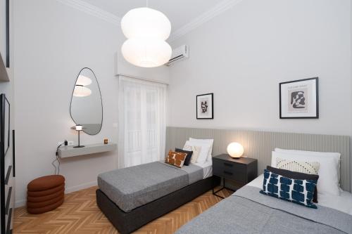 Spacious & Stylish Athens Apartment - Walk to Metro
