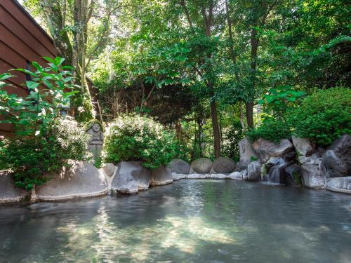 Un paisaje natural cerca del ryokan