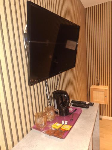 Waregem Hotel Aにあるテレビまたはエンターテインメントセンター