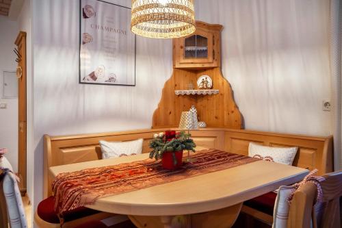Ruang duduk di Fewo in Urspring am Lechstausee