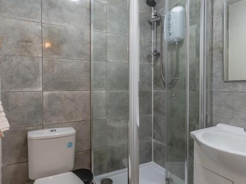 Koupelna v ubytování Pass the Keys Studio flat in Heart of Southend