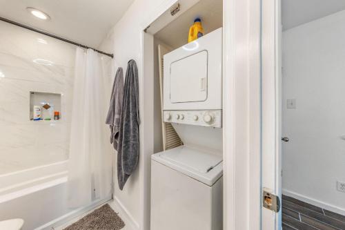 Ένα μπάνιο στο Old Enfield Condo