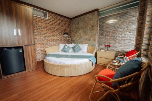 a bedroom with a bed and a flat screen tv at Xuân Anh Garden in Ninh Binh
