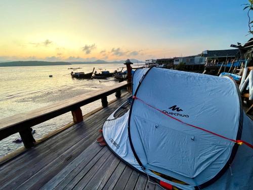 a tent sitting on a dock next to the water at Bankruchaem Homestay Kohpu in Ban Klang