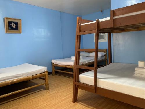 Postel nebo postele na pokoji v ubytování Old Parola Seaside Inn