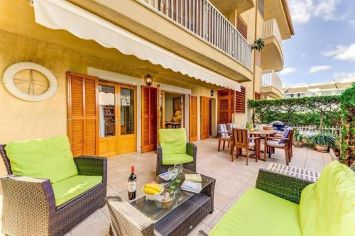 Spacious Apartment Close to the Beach