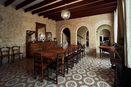 Εστιατόριο ή άλλο μέρος για φαγητό στο Le château de Willival pour 15 pers avec piscine