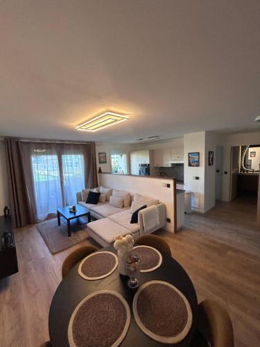 Olympie, airport, train and tram station Fully equipped for 3 peoples