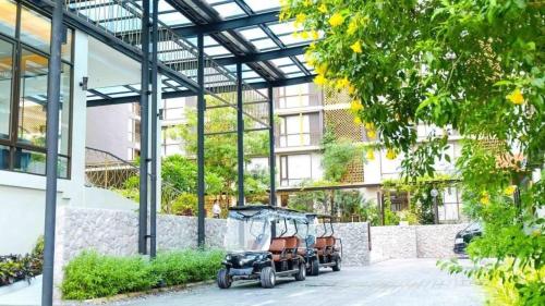 Сад в Balcony Courtyard Sriracha Hotel & Serviced Apartments