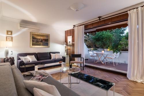 MARIUCI RESIDENCE with Lush terrace and Private Garage