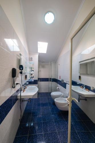 Ένα μπάνιο στο Olimpic Hotel