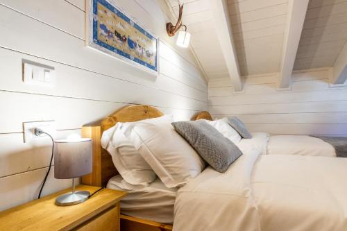 Ένα ή περισσότερα κρεβάτια σε δωμάτιο στο HelloCHALET - Piccolo Giglio Chalet