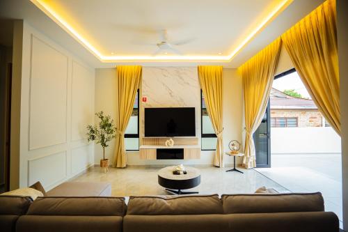 Μια τηλεόραση ή/και κέντρο ψυχαγωγίας στο Ipoh Modern Luxury House 4B3B 14 pax