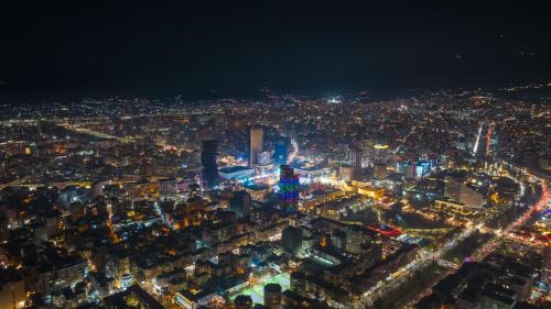 Nespecifikovaný výhled na destinaci Tirana nebo výhled na město při pohledu z hotelu