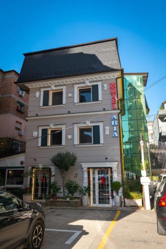 Budova, kde se hotel nachází