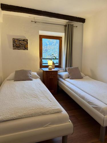 Una cama o camas en una habitación de B&B ALLA PIAZZETTA DI TEGNA
