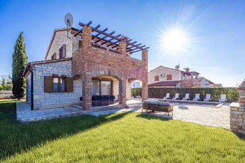 Villa Ana Paradiz for 8 people in Central Istria with private pool & pet friendly