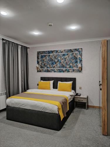 Ένα ή περισσότερα κρεβάτια σε δωμάτιο στο Pera Hotel Baku