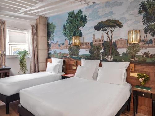 Postel nebo postele na pokoji v ubytování Hotel Madeleine De Senlis