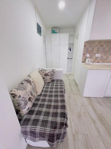 a couch in a small room with a kitchen at Luka MonteVilla in Bar