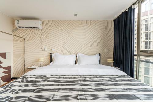 a hotel room with a bed and a window at Misty Nest High Altitude River View B&B Hongyadong Branch in Chongqing