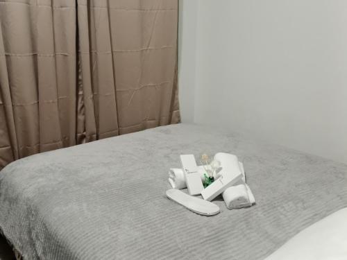 Shore 2 RECIDENCES tower 1 Pasay manila moaにあるベッド