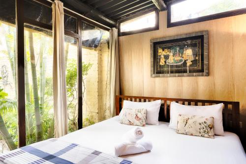 Una cama o camas en una habitación de International Travellers' Hostel by ITH Stays