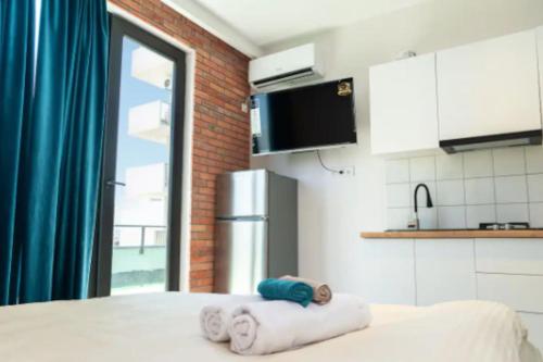 Postel nebo postele na pokoji v ubytování Epic 1Bed unit Huge Balcony area