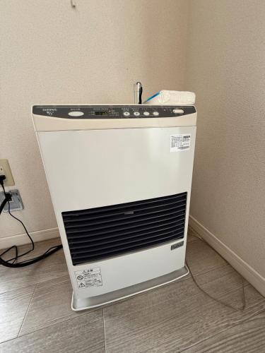 a stove sitting on the floor in a room at 5-6札幌中心部の豊平川が目の前の好立地で美室そして格安施設で快適な旅を in Sapporo
