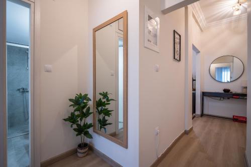 Stylish Koukaki Retreat by the Acropolis