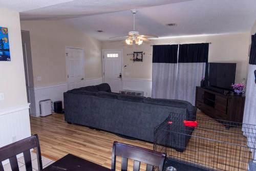 a living room with a couch and a tv at 12 mi from Parris Island Cozy home in Beaufort